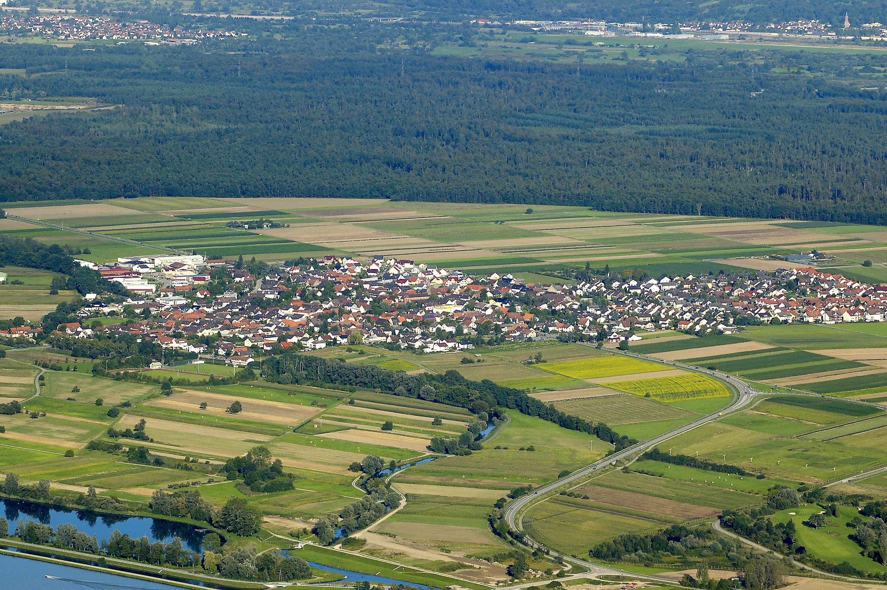 Hügelsheim... ~40 years later  ... looking East towards Iffezheim & Oos district of the town of Baden-Baden ... unknown photographer & date